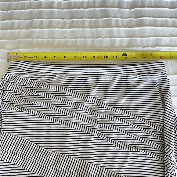 Soft Surroundings black white striped ruffle Rosemary pull on skirt size large - Picture 10 of 11